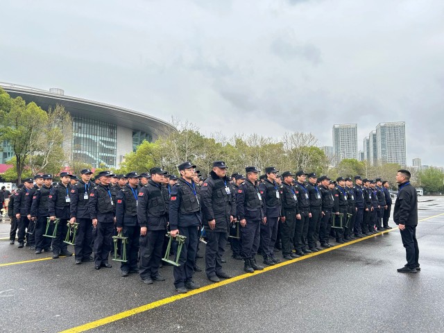 【武汉洪保】刀郎演唱会圆满落幕!洪保安保全程护航,守护“山歌响起的地方” 2.jpg 【武汉洪保】刀郎演唱会圆满落幕!洪保安保全程护航,守护“山歌响起的地方” 2.jpg